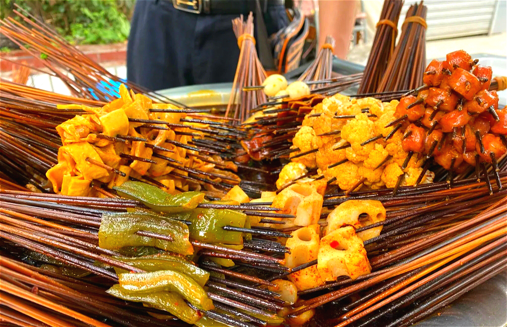 成都最好吃的老式麻辣烫视频,超级好吃的麻辣香锅麻辣烫