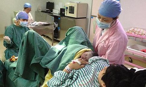 孕妈妈后期怎么运动有助于顺产,孕妇顺产怎么运动最快