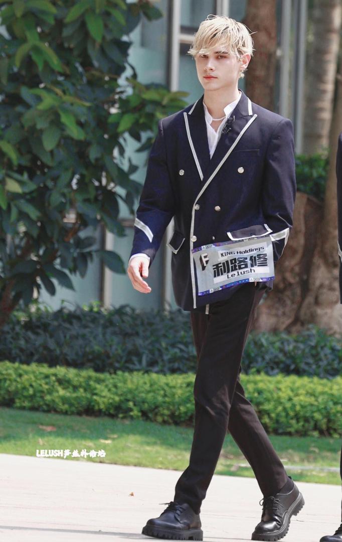 利路修颜值这么高？换上新发型掀起刘海后，被调侃自我防爆第一人