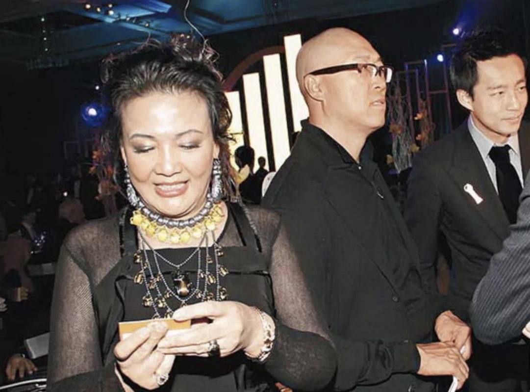 63岁北京女人，曾经开88家餐馆，身家过亿，却被资本踢出局，为啥