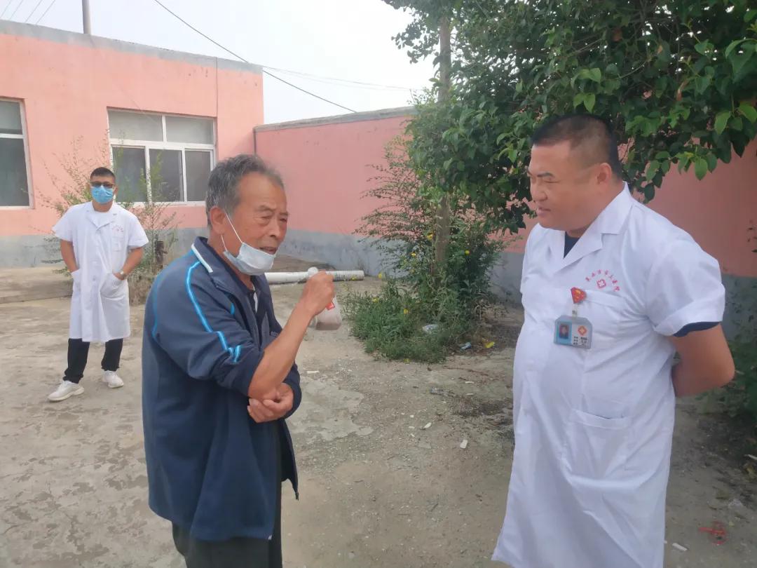 查体车开进村，莱西市市立医院开展“走百村进万家”健康义诊活动