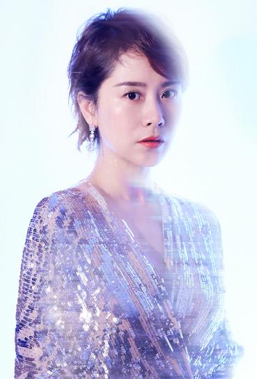 海清黑色礼服迷人短发,海清短发穿衣搭配