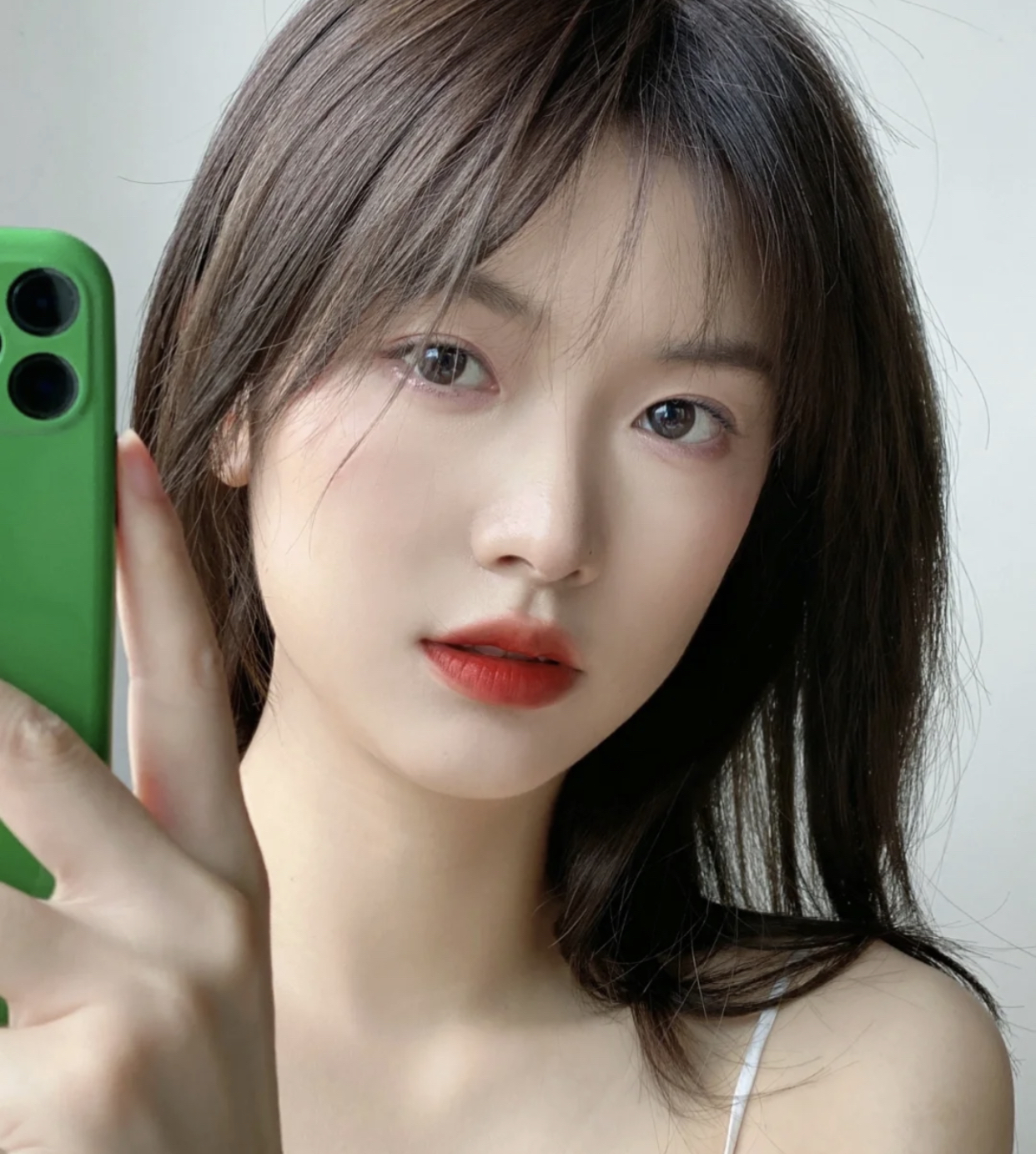 年纪大不喜欢口红,年龄小是不是不适合太红的口红