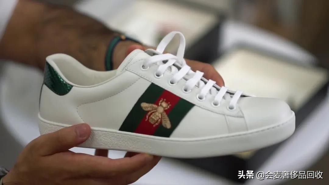 一双新鞋子的视频,一双好舒服的鞋子