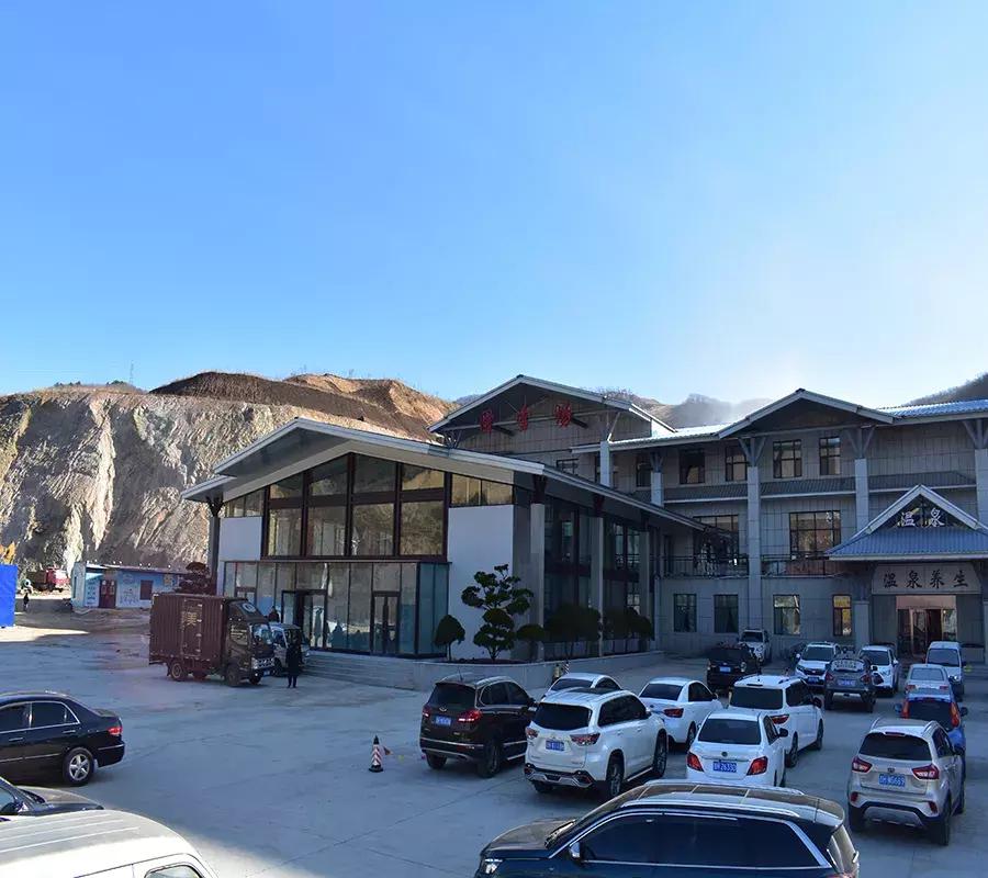 梦都美滑雪场全面升级！11月23日开板首滑！快办张年卡免费滑雪去！