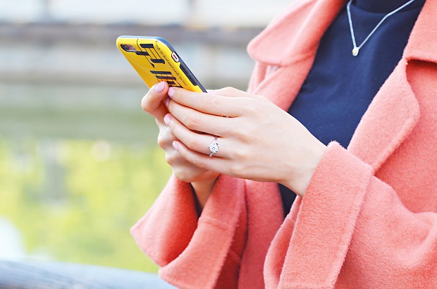 钻戒和金戒怎么分左右手,金戒和钻戒左右手怎么搭配