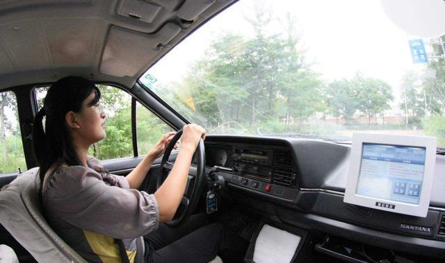 科目二考了4次过不了怎么办,科目二考了两次都没过是太笨吗