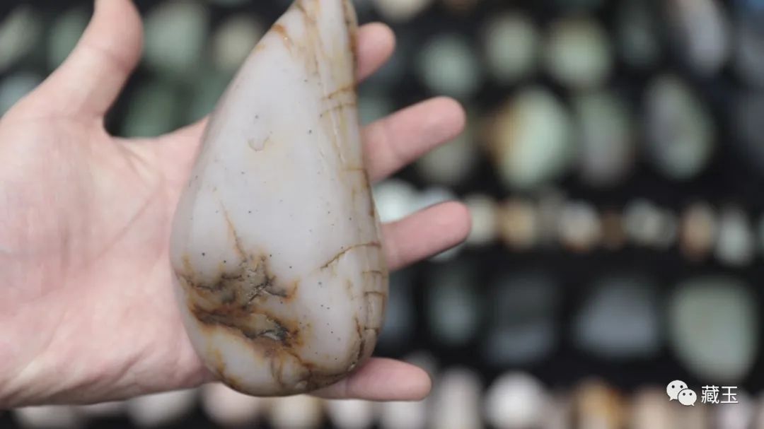 一块和田玉籽料七种颜色极品,和田玉籽料桃花玉