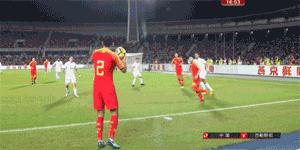 国足让人喷饭的爆笑gif,国足搞笑球场图