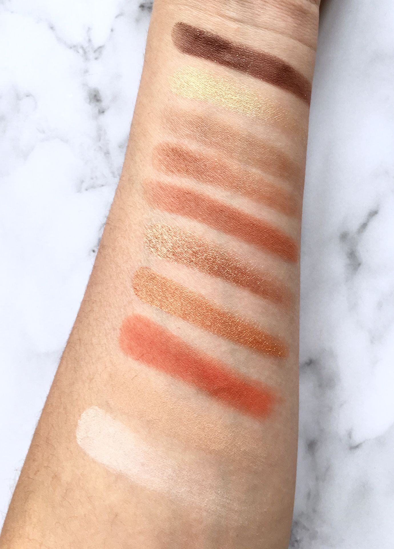 选眼影盘冷白皮,推荐一款好用的眼影盘