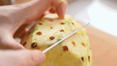 用盐泡菠萝会让菠萝更甜吗,用盐水泡菠萝真的会让菠萝变甜吗