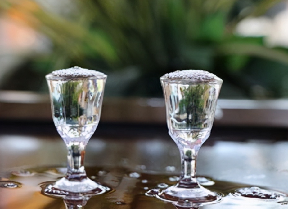 2014绵竹大曲475毫升52度的酒多少钱,2011年绵竹大曲52度纯粮经典100毫升