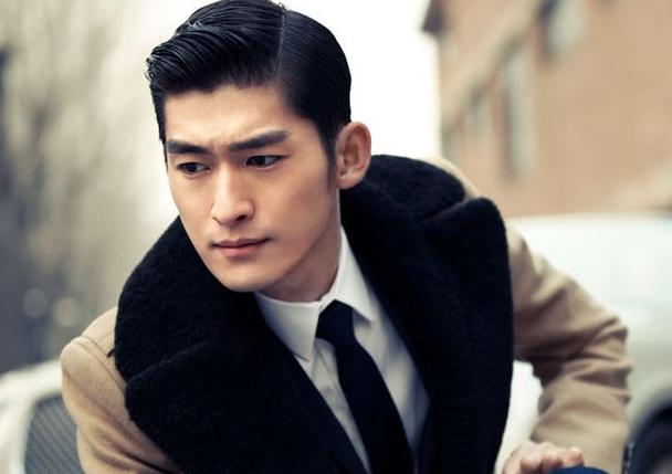 看过那么多霸道总裁,《烈火军校》的他是为数不多,不油腻的一位