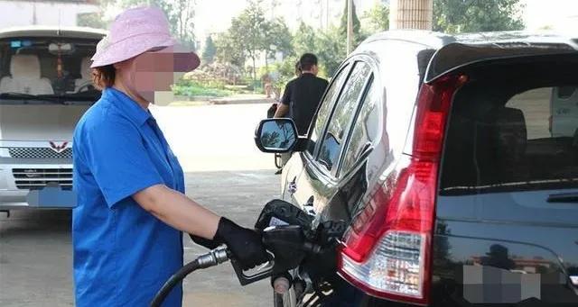 汽油存放太长对发动机有什么危害,保养时发动机除碳有必要吗