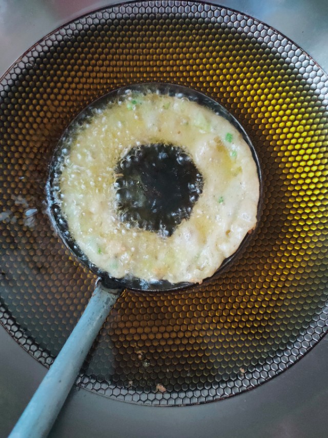 武汉面窝怎样炸不粘勺,面窝不粘勺方法