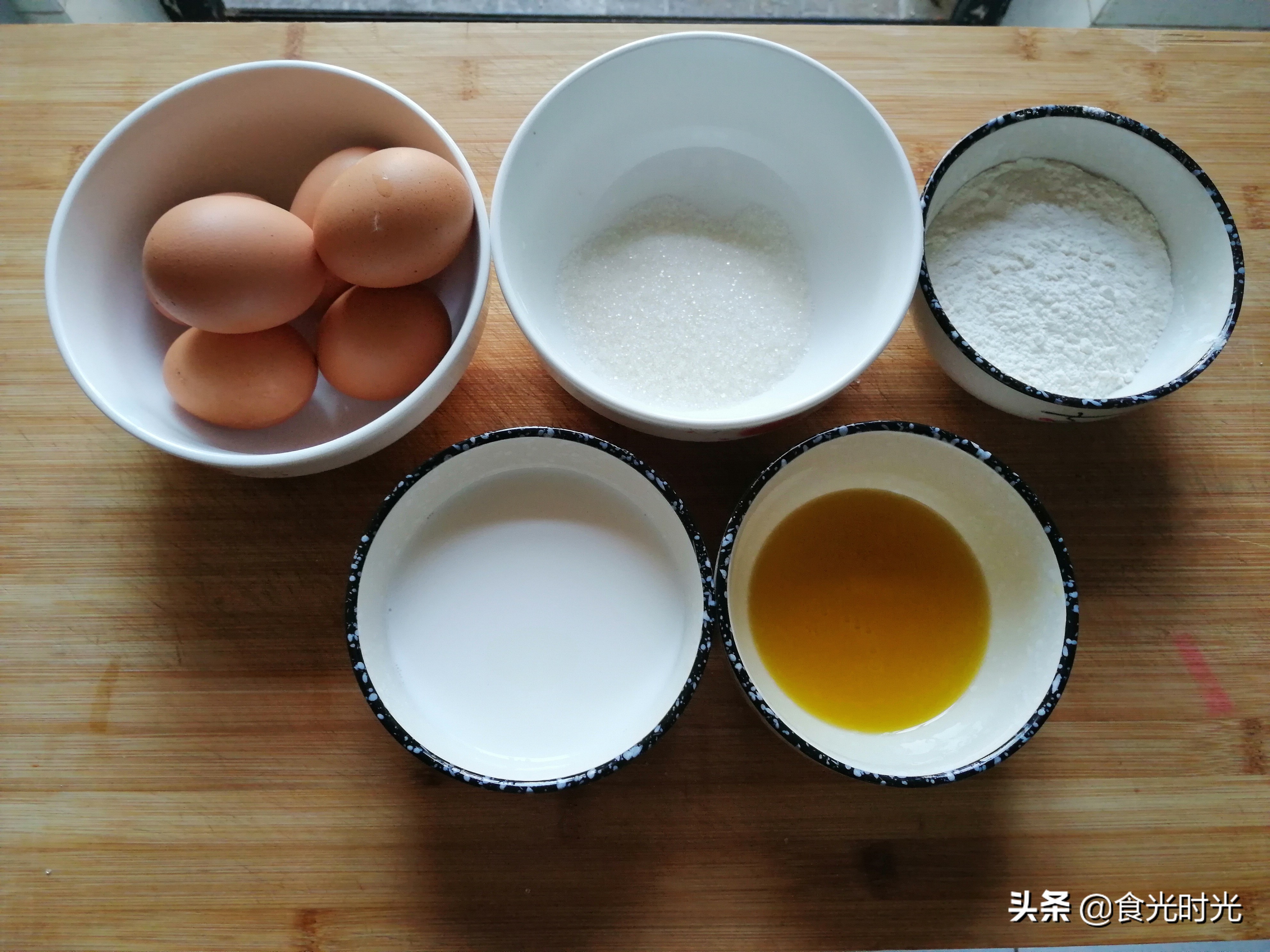 做蛋糕蛋清手动打发视频教程,没有打蛋器怎么打发鸡蛋做蛋糕