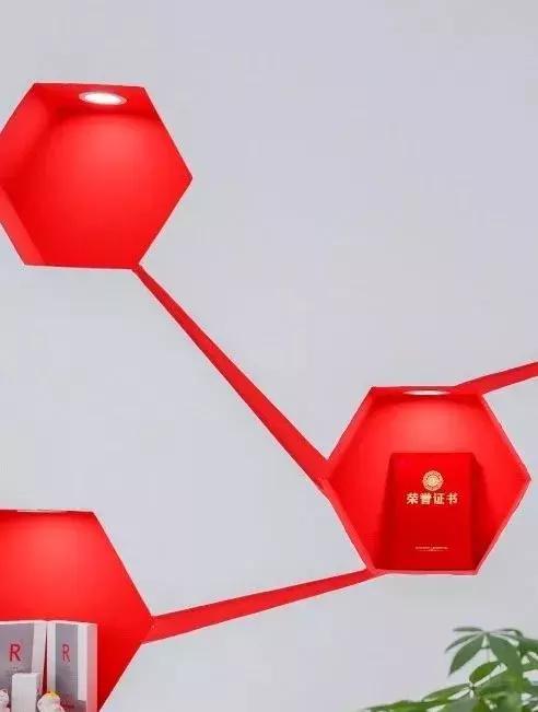 我花99块钱就泡到了我们公司的“彭于晏”！