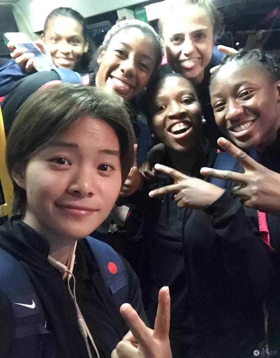 王霜亚洲足球小姐,足球报谈王霜的英伦之路