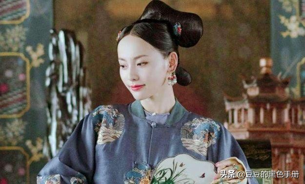 脑门大发际线高的女明星,大脸大脑门秃头女生适合的发型