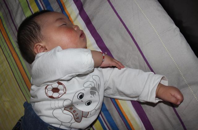 5岁孩子眼睛浮肿是怎么回事,小孩子眼睛浮肿要警惕三种病