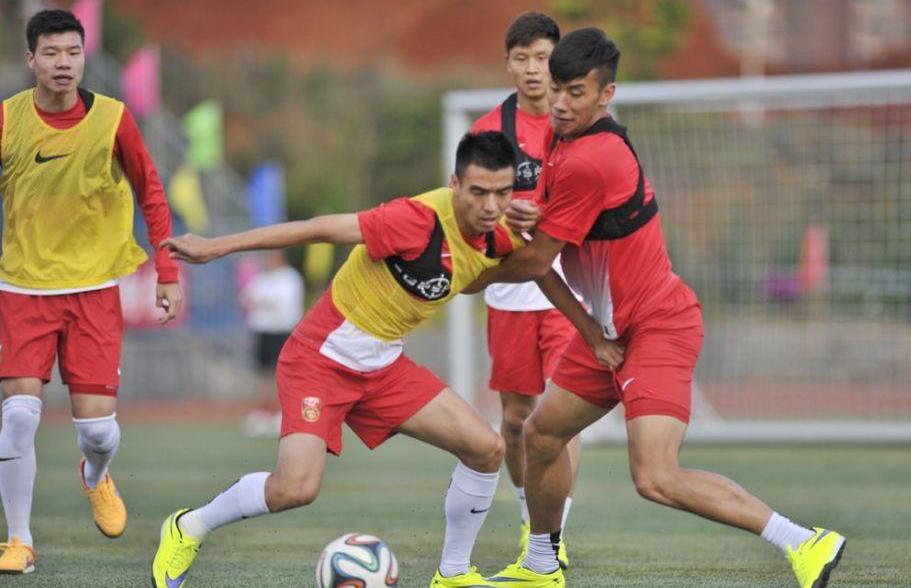 新华社：停球十米外从躲球哥到停球哥，中韩大战后他称享受过程