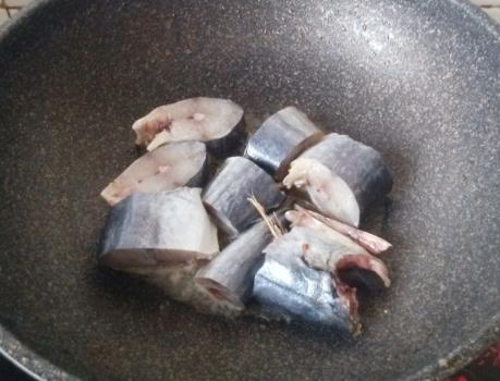 炖鱼时不要过油,怎样炖鱼能使鱼肉更鲜嫩