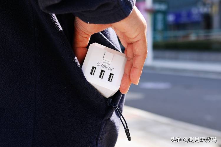 便于桌面收纳的插座,一个小小的插座