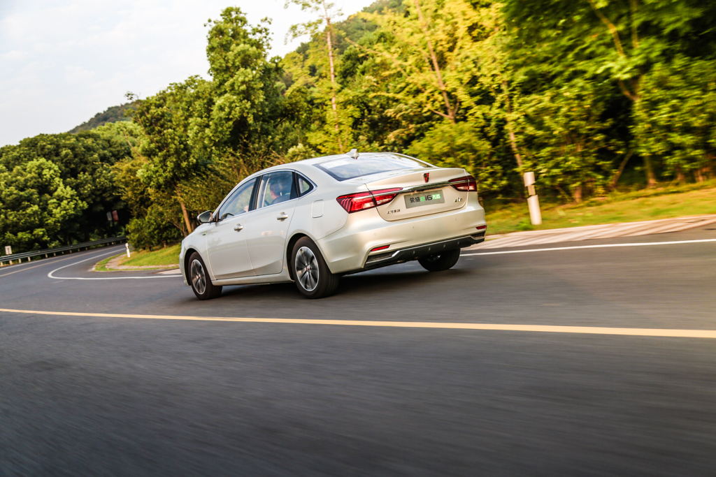 换“芯”出发智能前行试驾2019款荣威ei6PLUS