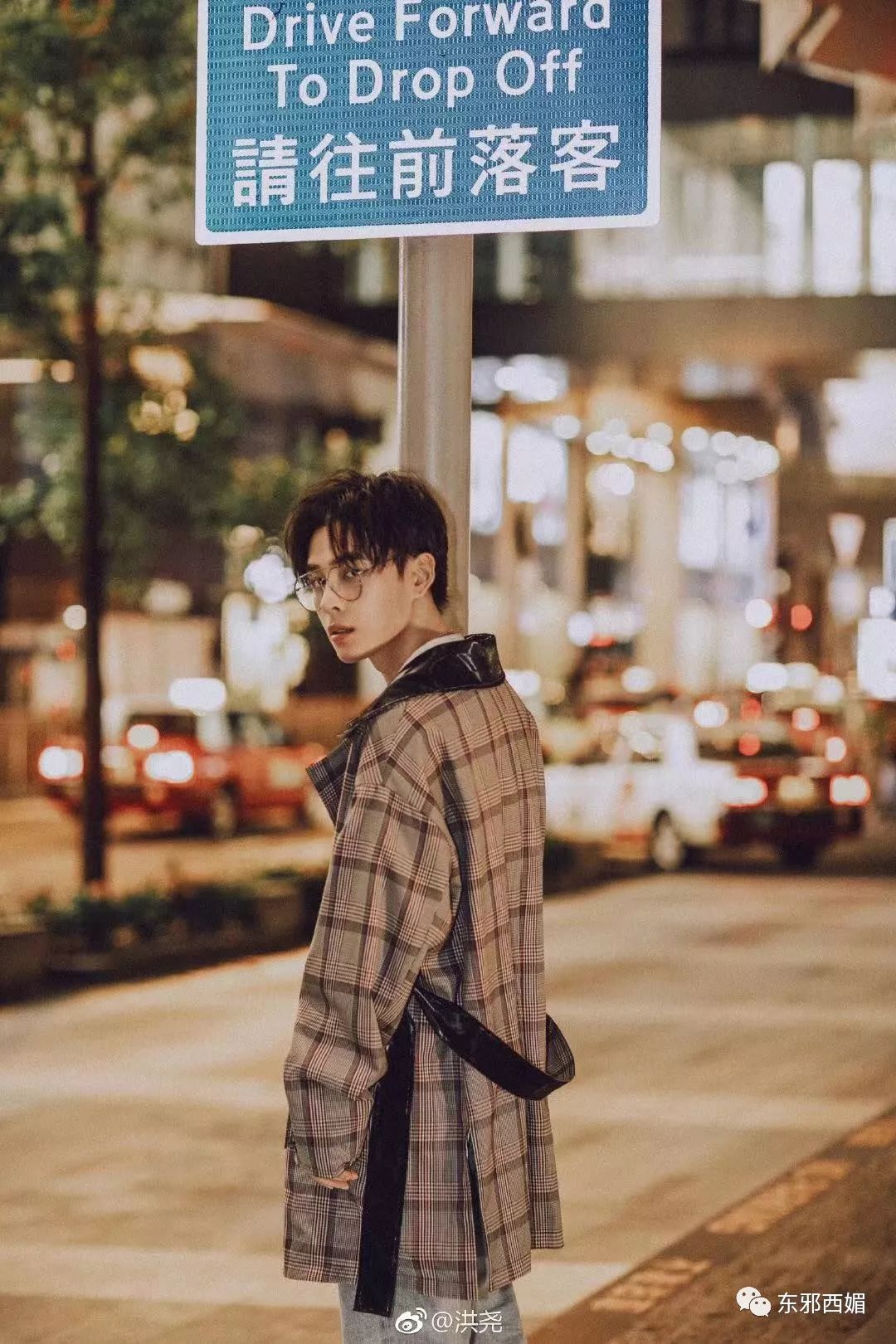 别人是找女友,他是找妈!