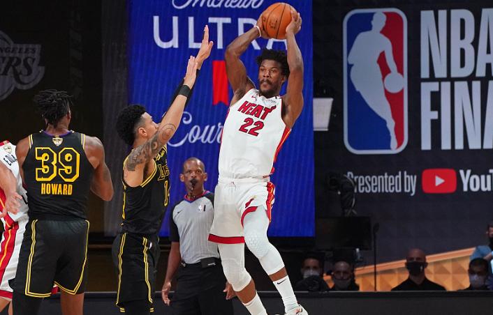 43分0失误,珍妮巴斯送飞吻