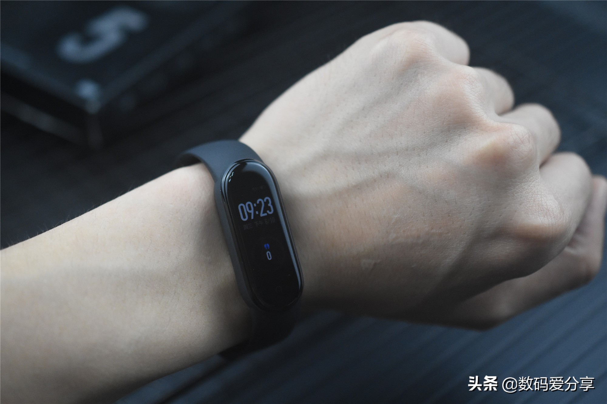 小米手环5体验：售价189，和小米手环4长得一样，还值不值得买？