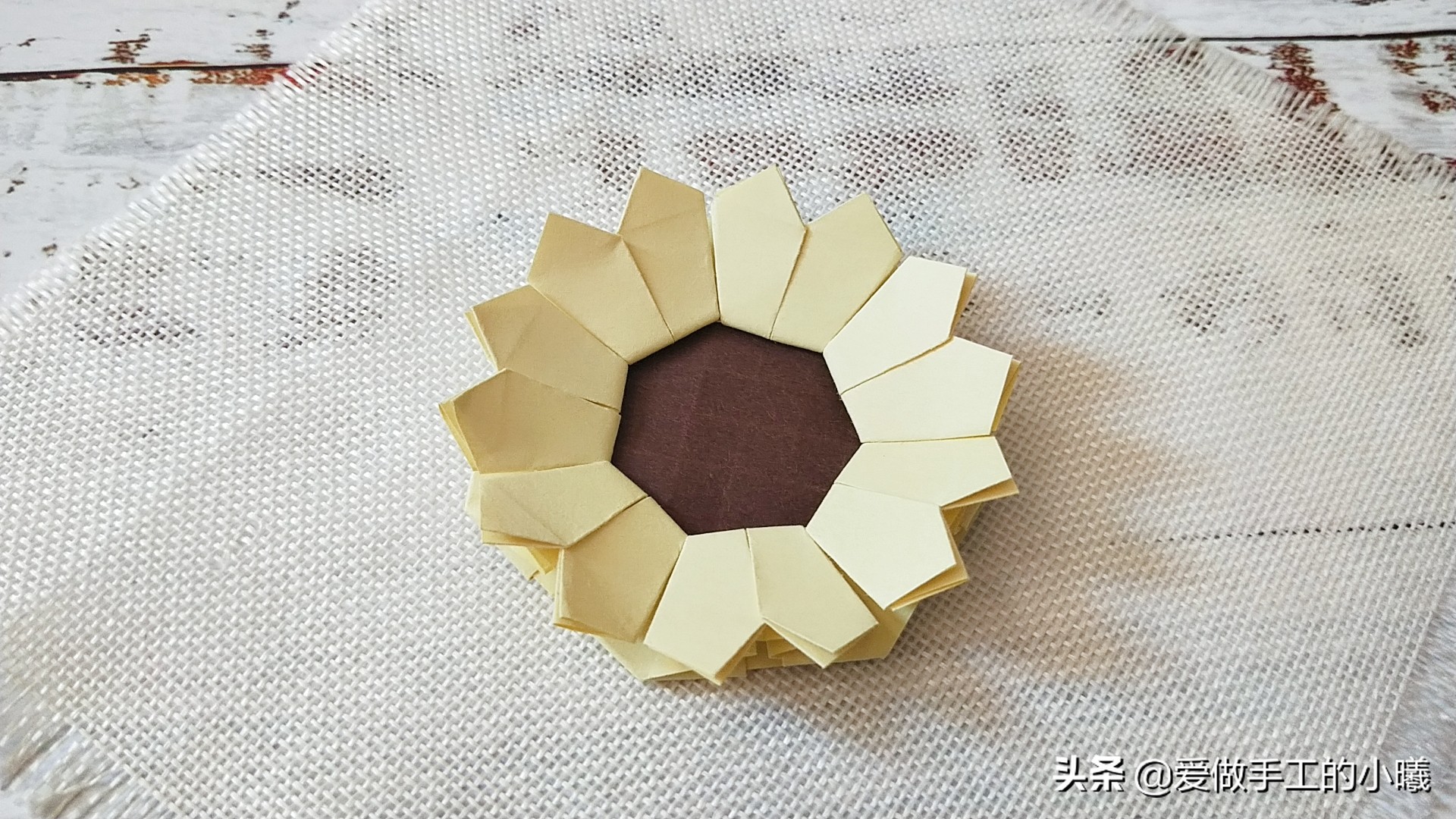 向日葵手工折纸手抄报立体,可以套在手上的向日葵折纸