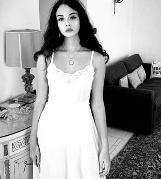 拥有祖传的神颜，进军时尚圈成新宠儿，老妈还是意大利性感女神