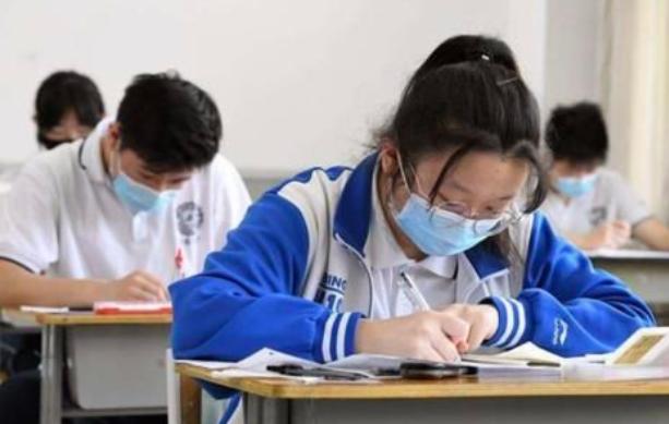 江西一中学老师，因不堪家长羞辱而起诉，分班是不是老师的错？