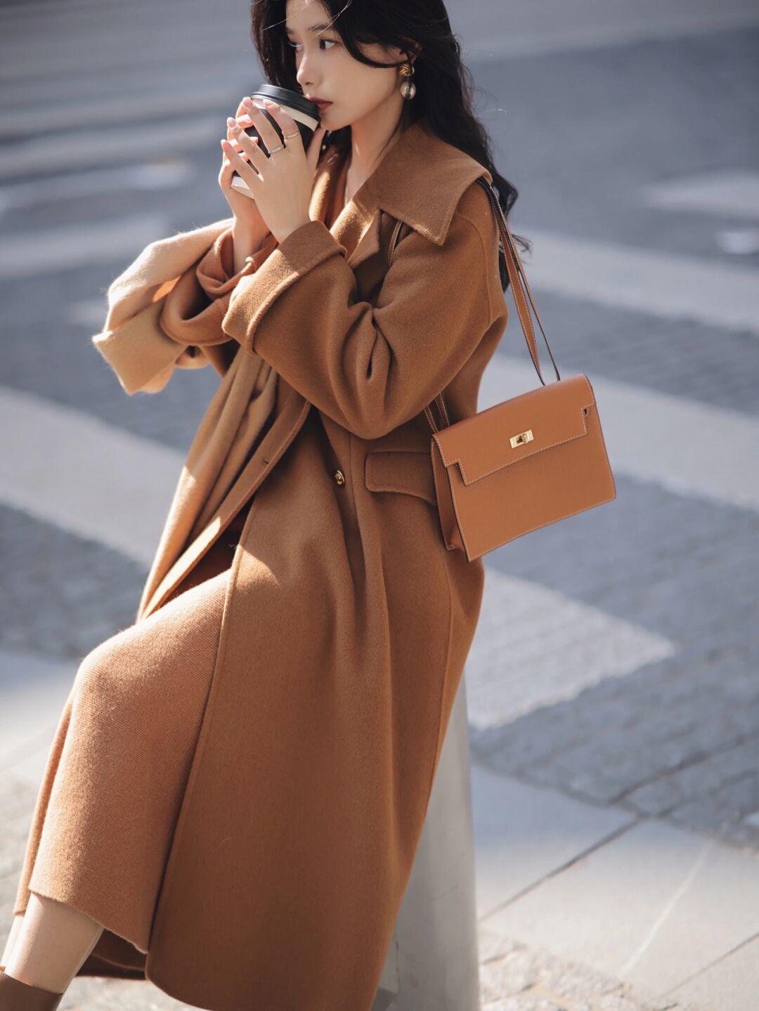 大衣内搭连帽针织衫穿搭,秋冬季节大衣穿搭技巧