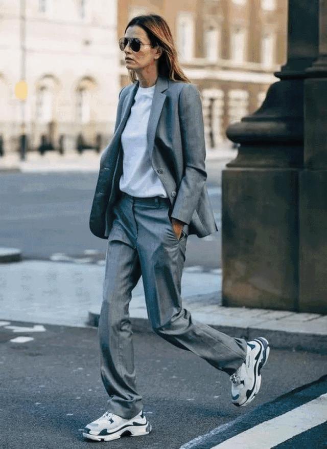 谁说小白鞋土这样穿又酷又美,百搭小白鞋显脚小高级感新款