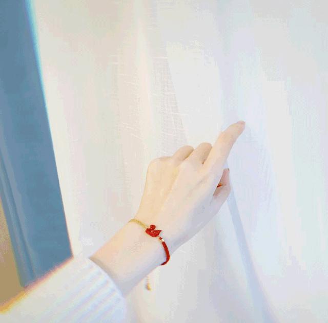 气质女生适合戴什么首饰,施华洛世奇粉色蓝色哪款好看