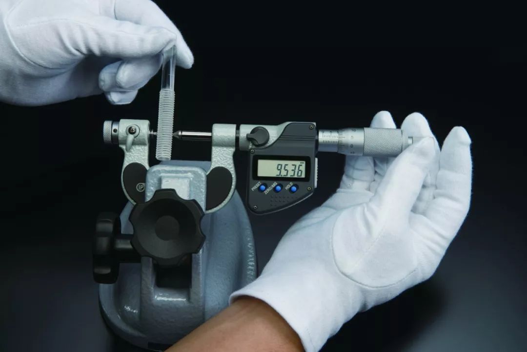 游标千分尺的使用方法视频教程,游标卡尺千分尺正确使用方法