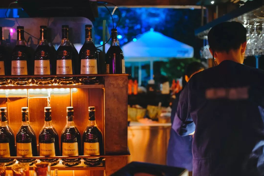 成都一个人适合去的酒吧喝酒攻略,成都酒吧喝酒