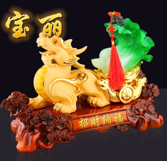 招财辟邪金色貔貅头像,背上有金元宝的貔貅招财纳福