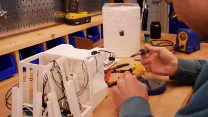 工程师制作闪光臭屁包裹，专治偷快递的*贼毛**