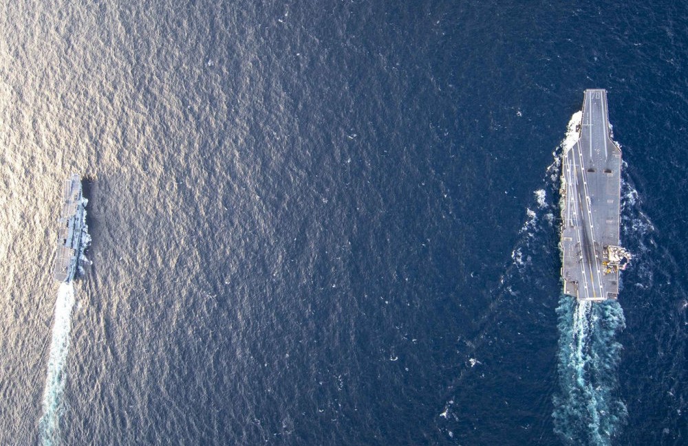 航母需要护卫舰和驱逐舰组成吗,航母一定要双液压吗