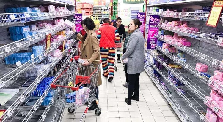 外卖小哥无所不能帮女士买卫生巾,外卖小哥给顾客差评