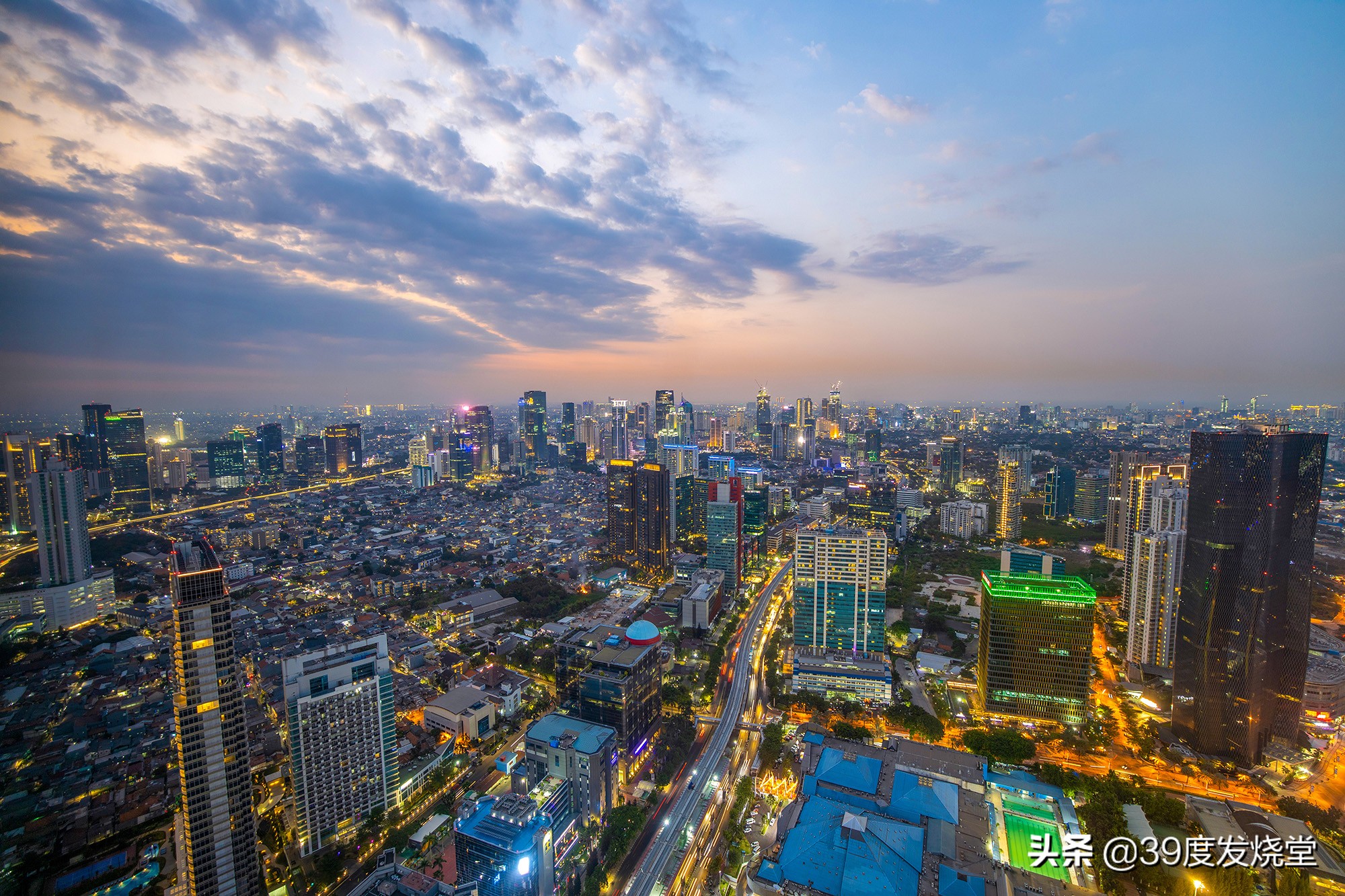 佳能rf15-35mmf2.8,佳能rf15-35f2.8镜头尺寸