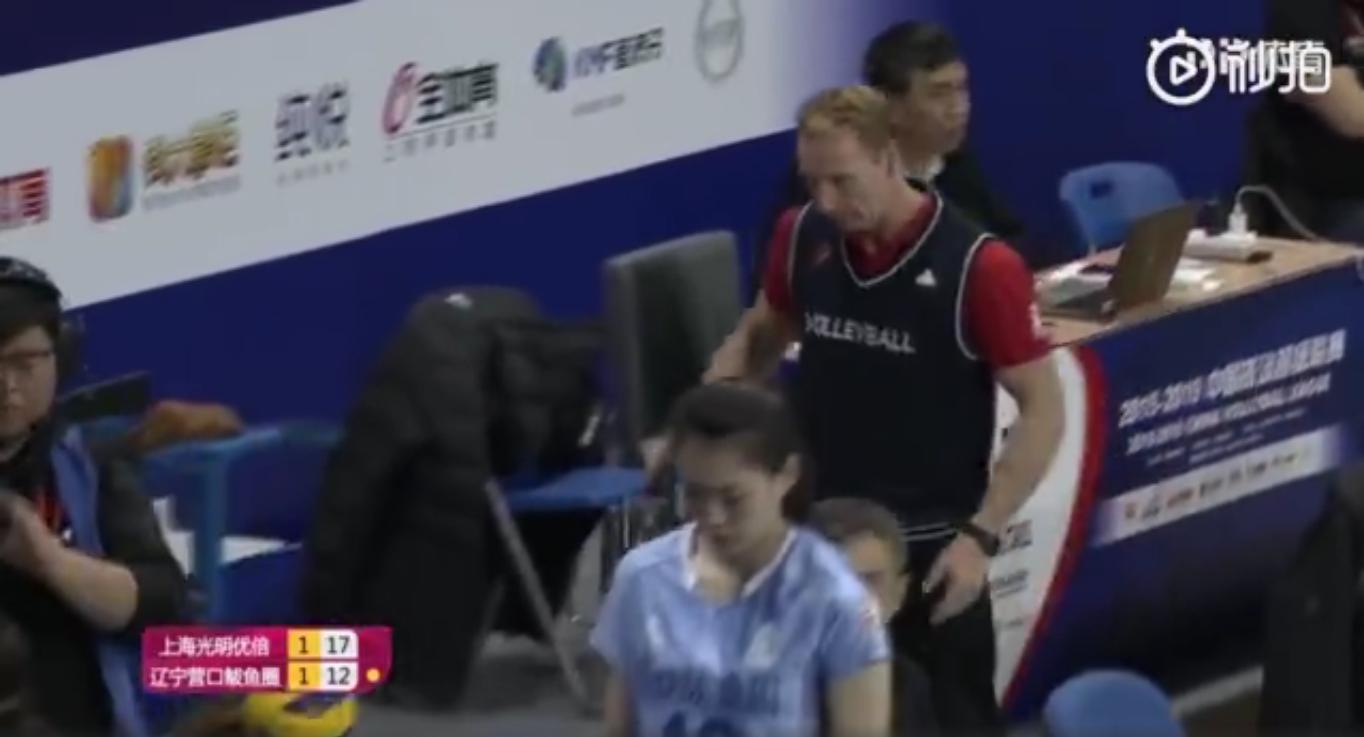 丁霞崴脚受伤全过程视频,丁霞最新排超消息