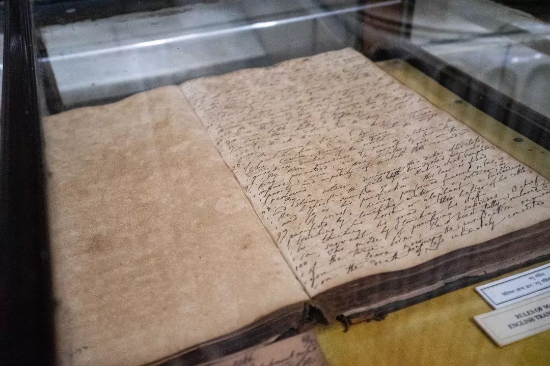 印度加尔各答地铁列车,印度火车站加尔各答