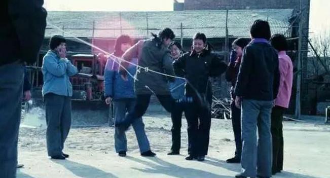 80年代学生校服照片,学生时代老照片恋爱