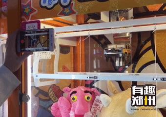 100块钱在电玩城抓娃娃,100块钱抓娃娃挑战电玩城