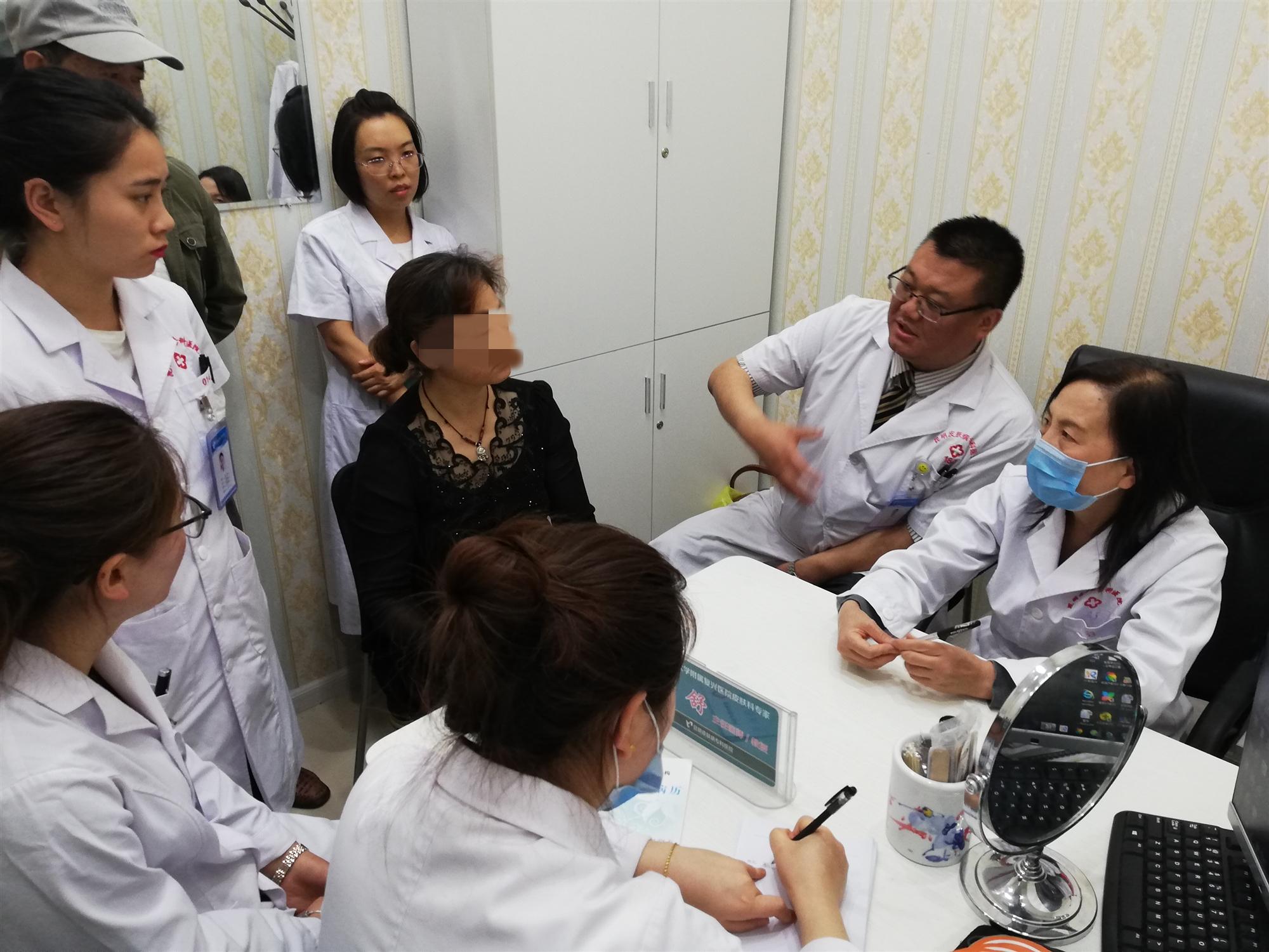 看皮肤病的名医,看皮肤病的老医生