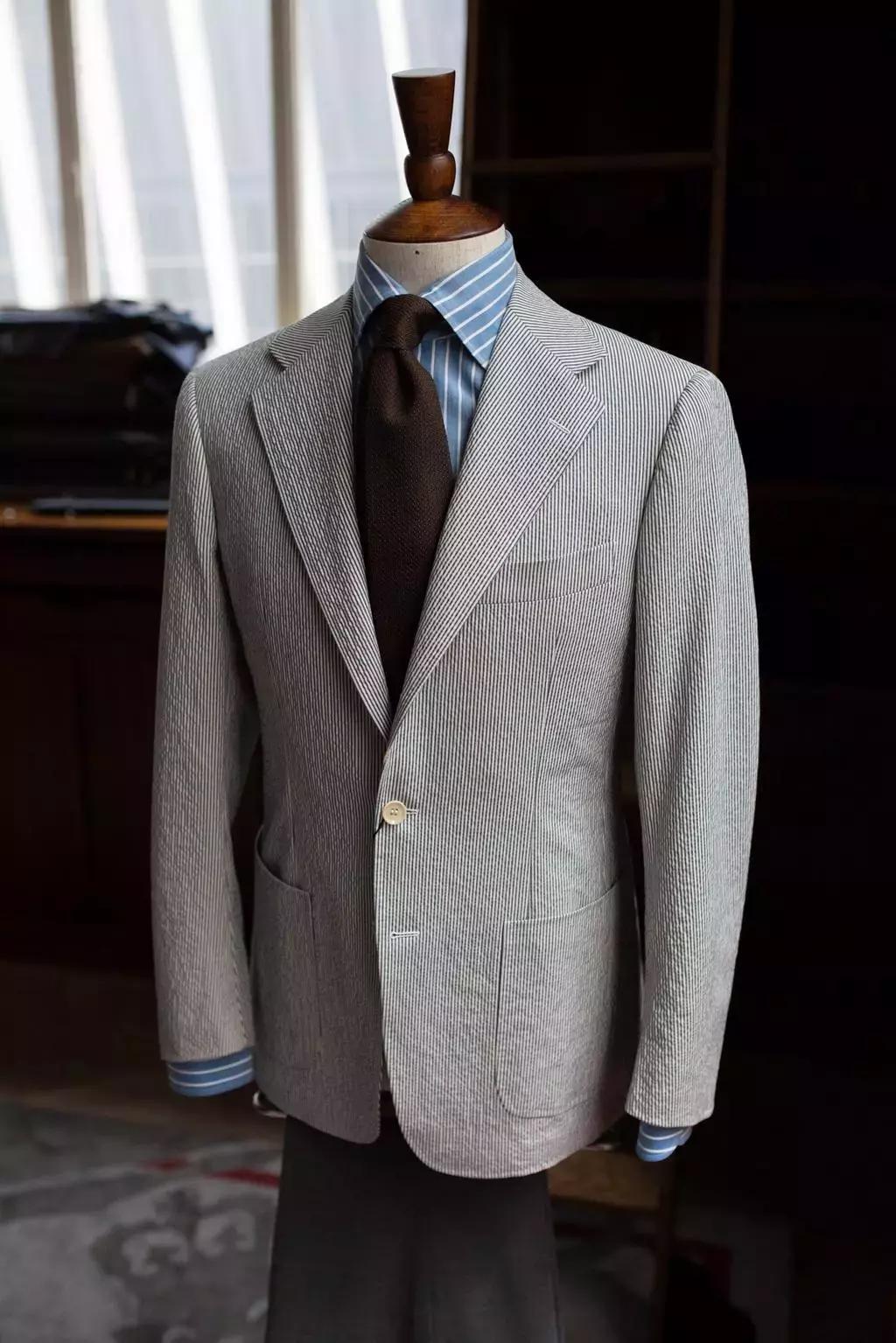 女生什么样的西装才算合身,女士西装肩宽怎样才算合身